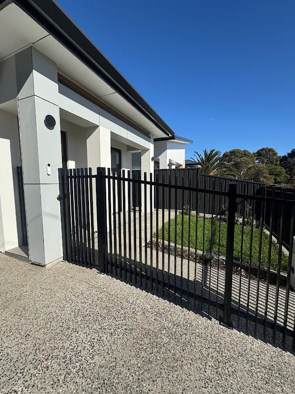 2NET Landscaping - Fencing, Decking, Retaining Walls, Paving, Lawn, Smart Irrigation project 6