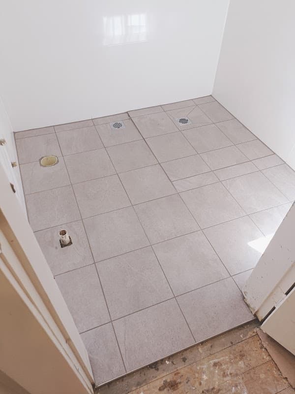 Almastiling cover