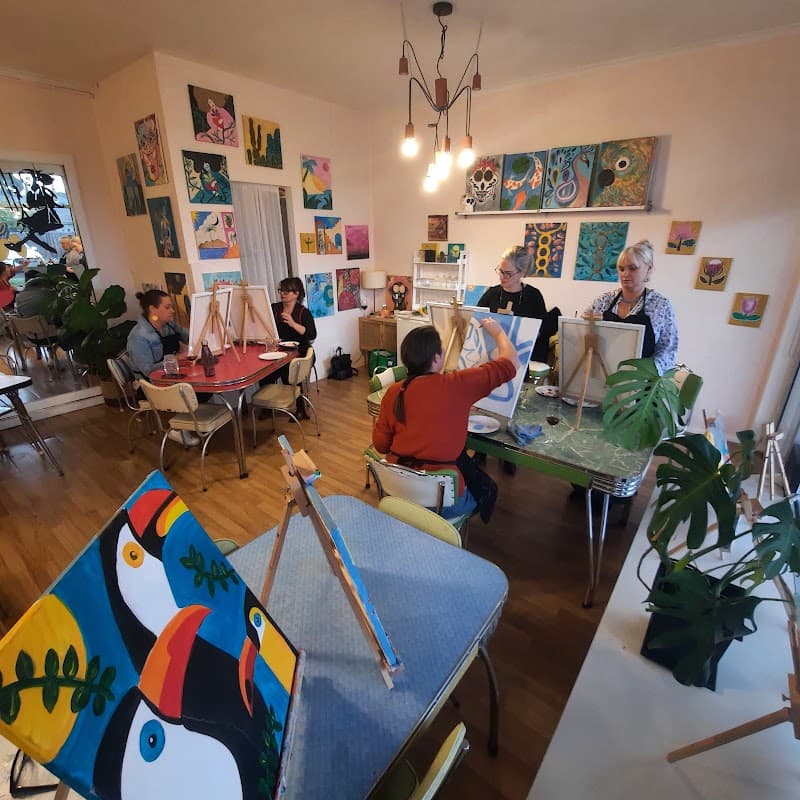 Bayside Paint and Sip – Art & Painting Classes Beaumaris project 3