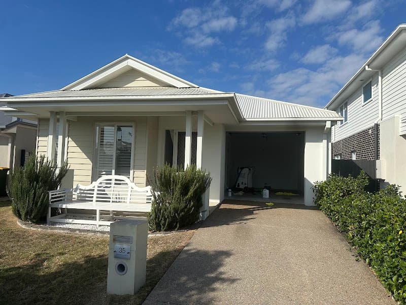 Buzz Bond Cleaning Brisbane - End of lease Clean Brisbane cover