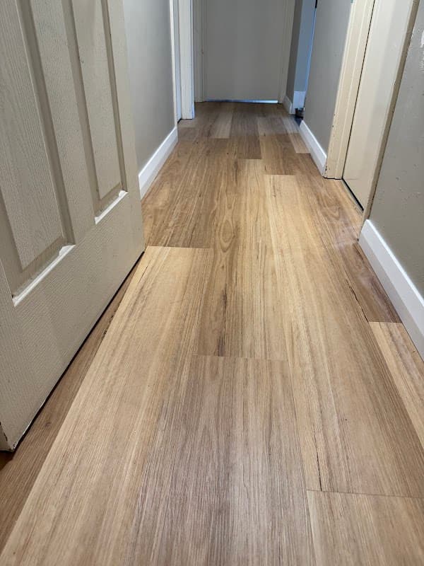 CYNIQUE Roofing & Flooring Services cover