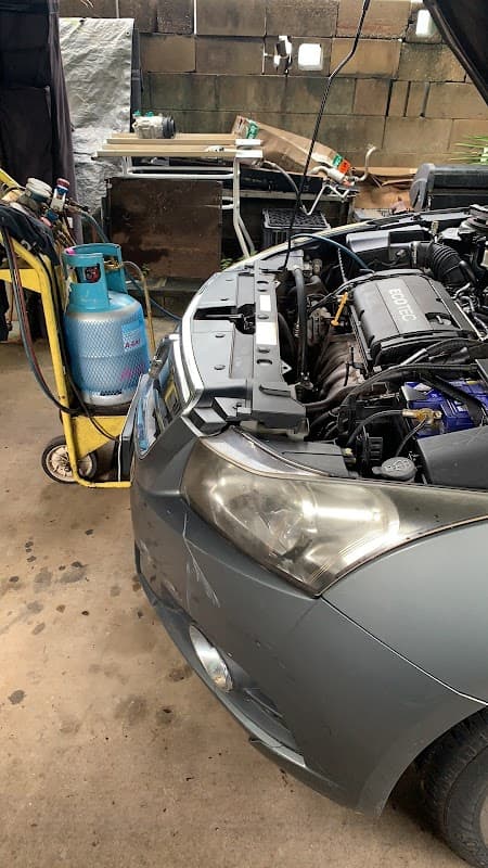 Laurie's Auto Airconditioning cover