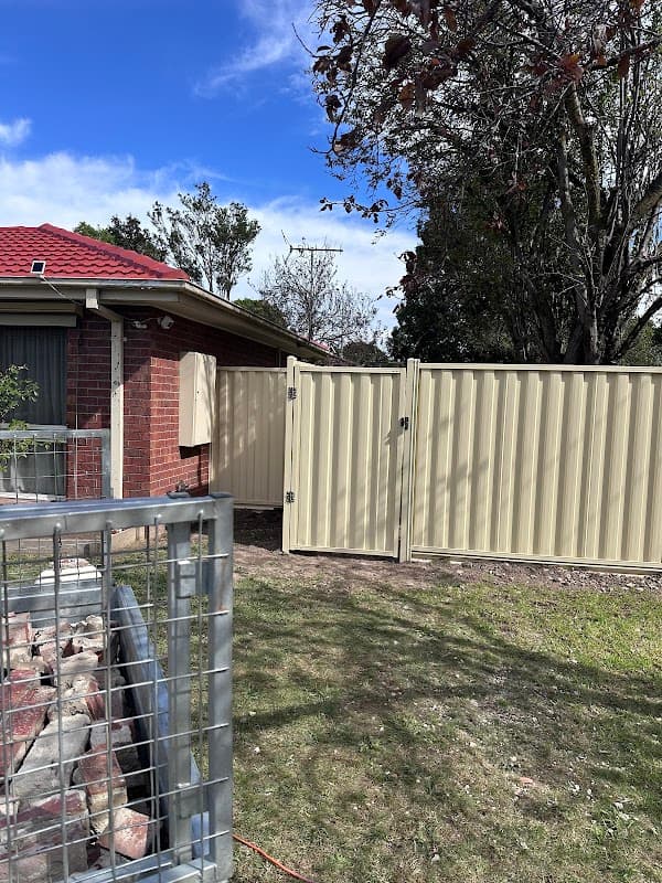 Q Quality Fencing cover