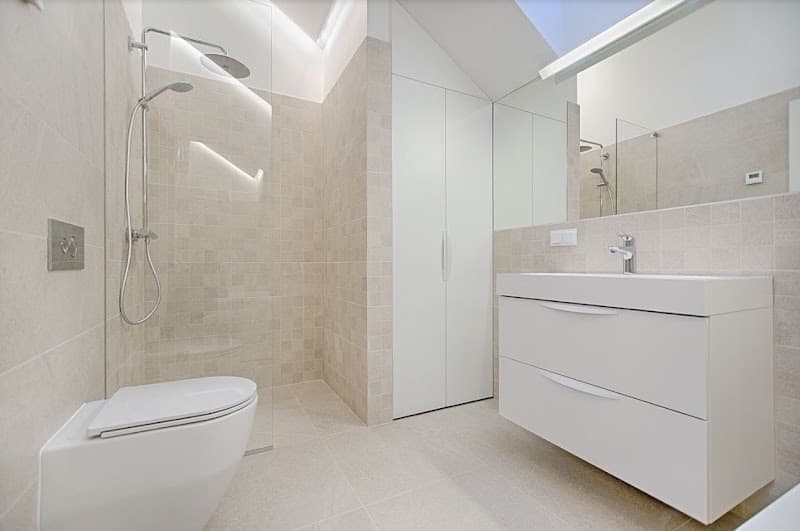 R Reynolds Plumbing & Gasfitting cover