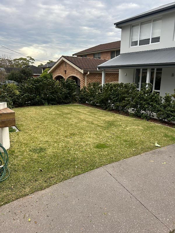 R.T's Lawn & Garden Maintenance cover