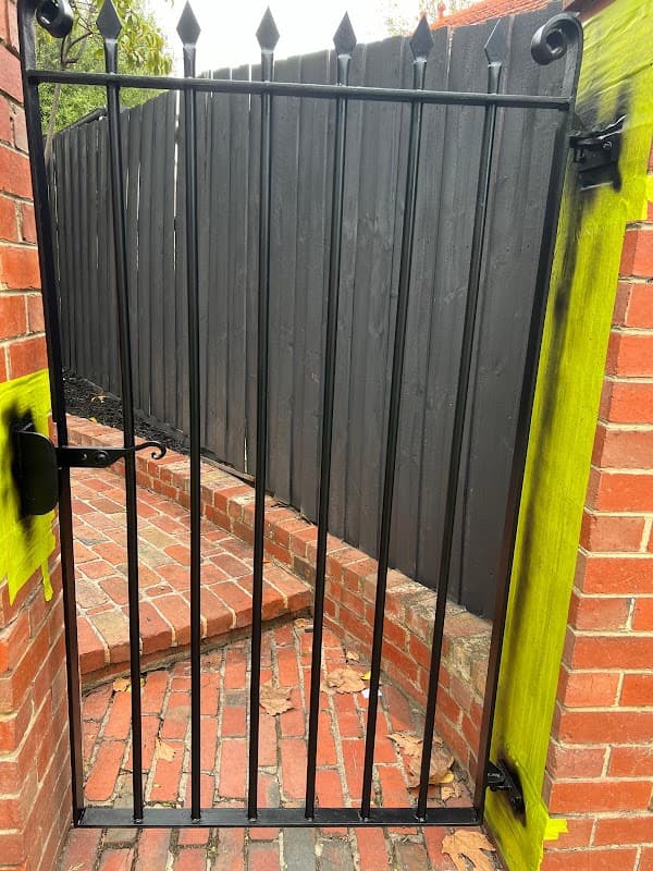 Vic expert painting and decorating service cover