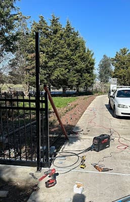 HM Onsite Welding & Custom Workbench, Steel Frame, Truck repair, Earthmoving repair work..