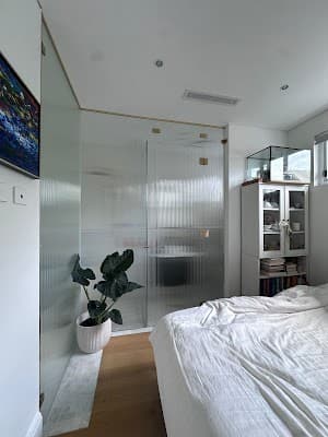 KWIK GLASS MORTDALE SHOWROOM cover