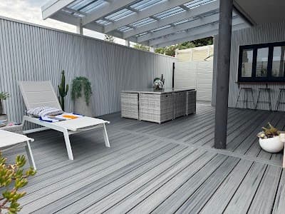Top deck Melbourne cover