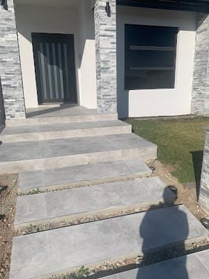 WH Tiling / Tiler cover