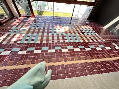 YL Tiling Service cover